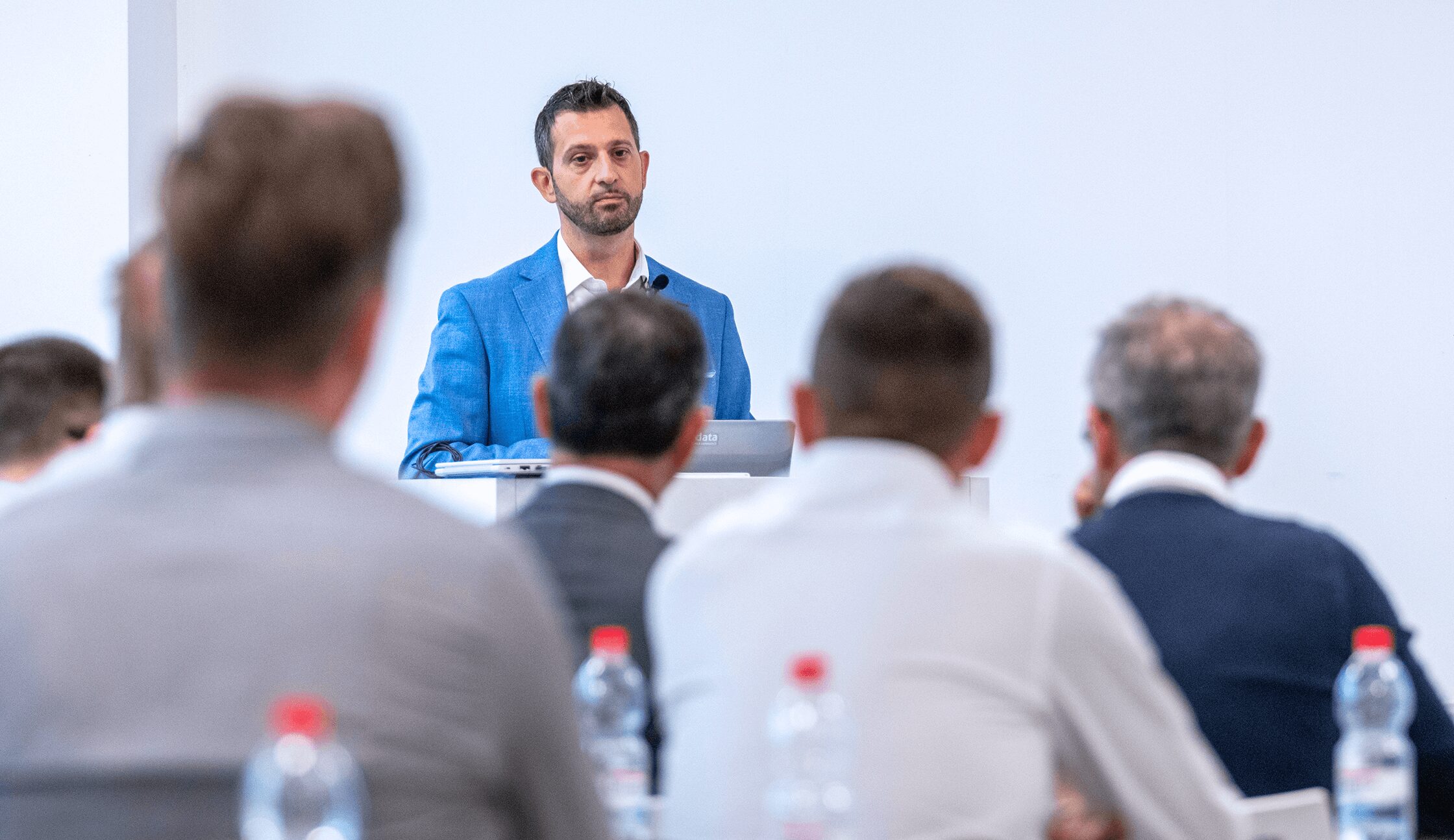 Close-up of Sandro Parisi, CEO of Eudata, giving a presentation on Artificial Intelligence to participants at the Satech 2024 Sales Conference